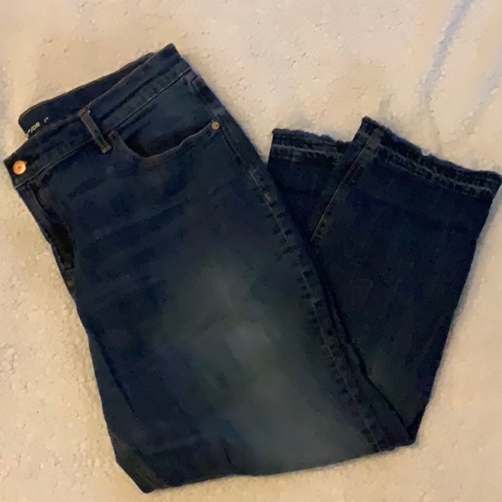 Old Navy Women’s high rise distressed cropped boyfriend jeans size 16